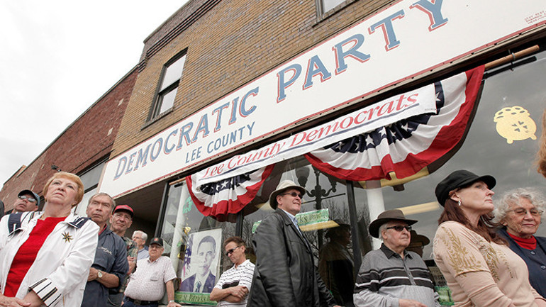 Trumpın zaferinin ardından Demokratlar arasında ayrışma başladı: Suçu Bidena yüklediler...