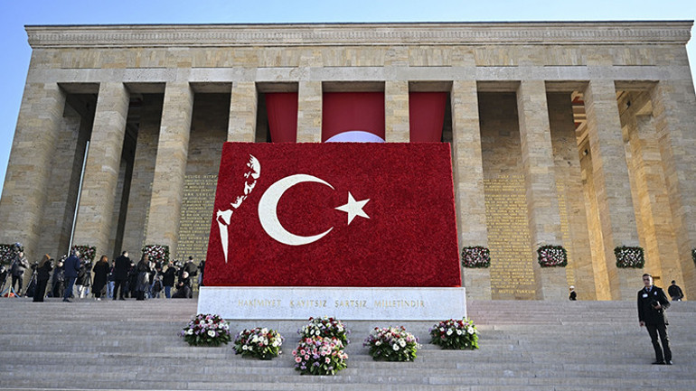 Atatürkü saygıyla anıyoruz... Erdoğan ve devlet erkanı Anıtkabiri ziyaret etti: Büyük Türkiye vizyonuyla yolumuzda ilerliyoruz