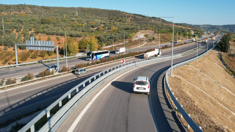 Yollara motorcu dostu bariyer Bakan Uraloğlu: Daha güvenli bir sürüş amaçlıyoruz