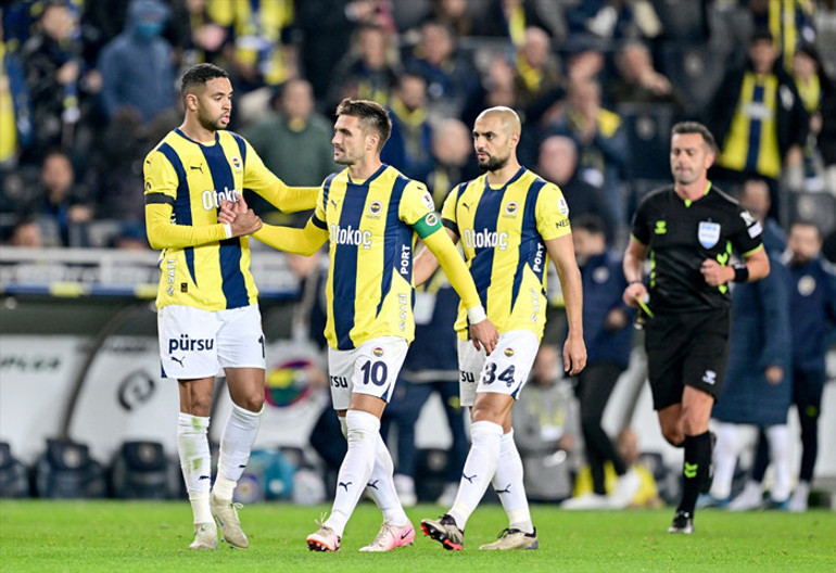 Fenerbahçeli yıldız mest etti, taraftar ayakta alkışladı Sezon rekoru kırıldı, Amrabat bir ilki yaşadı