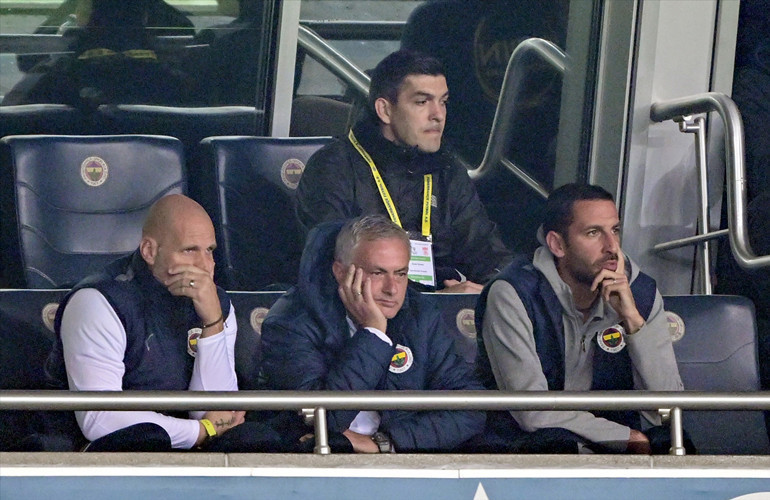 Fenerbahçeli yıldız mest etti, taraftar ayakta alkışladı Sezon rekoru kırıldı, Amrabat bir ilki yaşadı