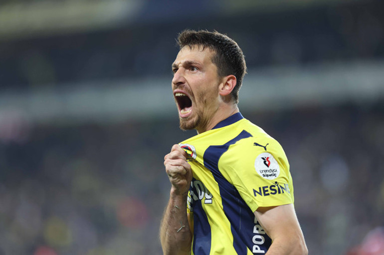 Fenerbahçeli yıldız mest etti, taraftar ayakta alkışladı Sezon rekoru kırıldı, Amrabat bir ilki yaşadı