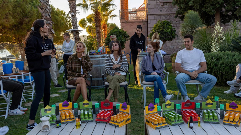 Ünlü isimler Yağmur Kalyoncu’nun Cunda Despot Evi’nde düzenlediği sağlık ve güzellik kampında buluştu