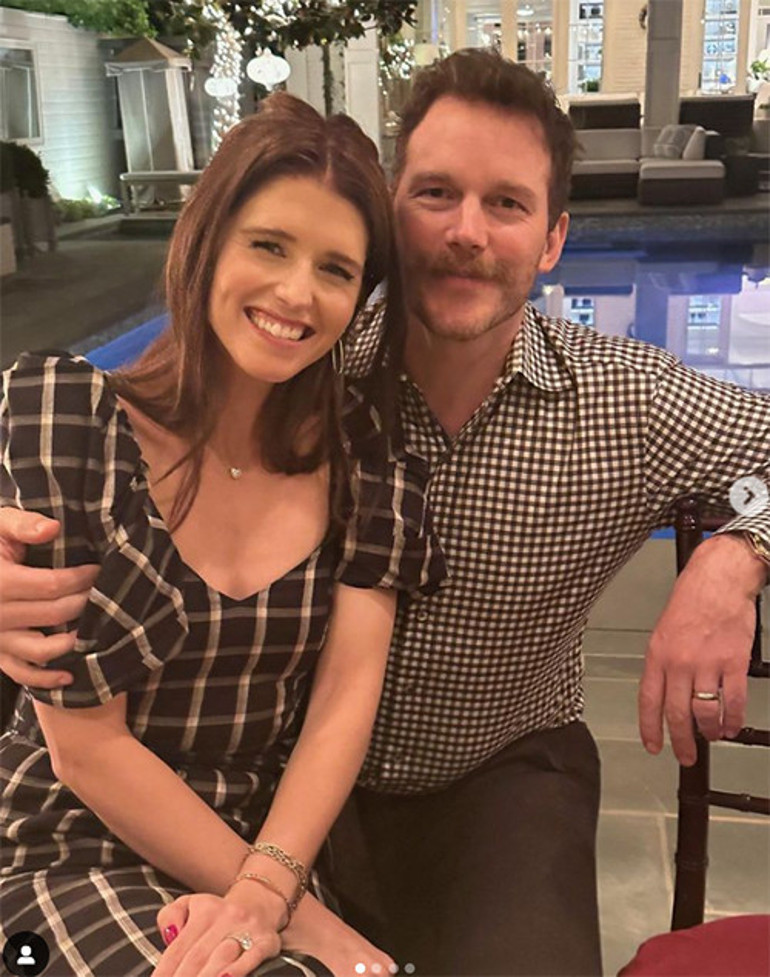 Beş yıllık evlilikte üçüncü bebek geldi... Ünlü çift mutluluktan uçuyor