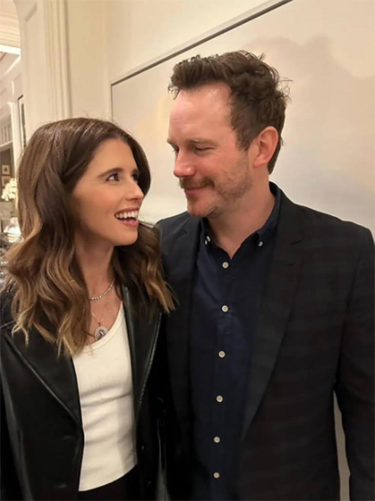 Beş yıllık evlilikte üçüncü bebek geldi... Ünlü çift mutluluktan uçuyor