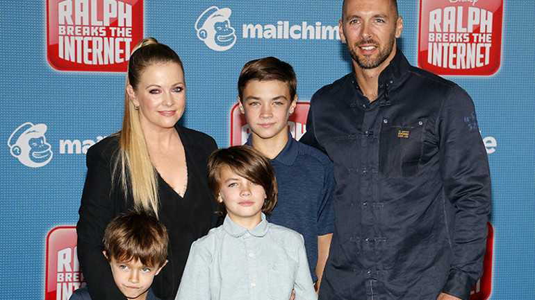 Genç yaşında büyük bir yıldız olmuştu… Anne olunca şöhrete sırt çevirdi… Üç oğlu artık kendi boyunu geçti