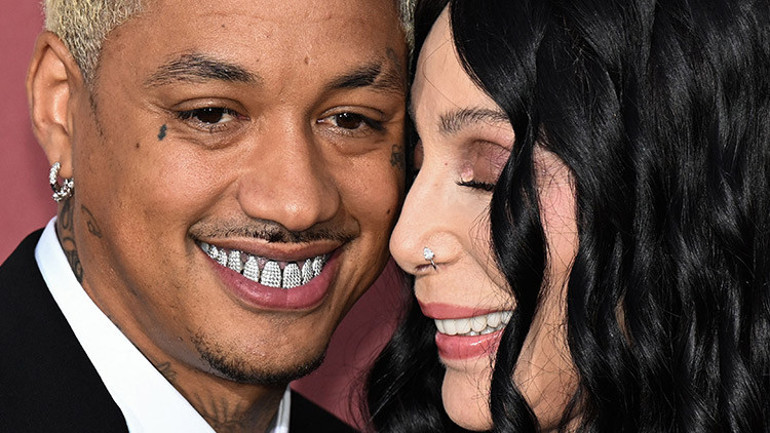 Kendinden 40 yaş küçük sevgilisiyle büyük bir aşk yaşıyor… En sonunda güneş ışığına bile düşman oldu… ‘Tıpkı bir vampire döndü’