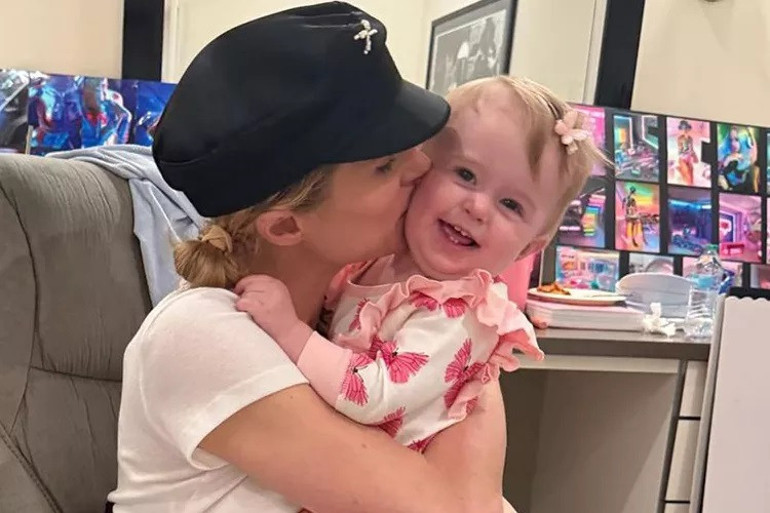 Sosyetik güzel bir yılda iki kez anne olmuştu… 11inci ayın 11inde dileklerim gerçek oldu... İyi ki doğdun güzel kızım