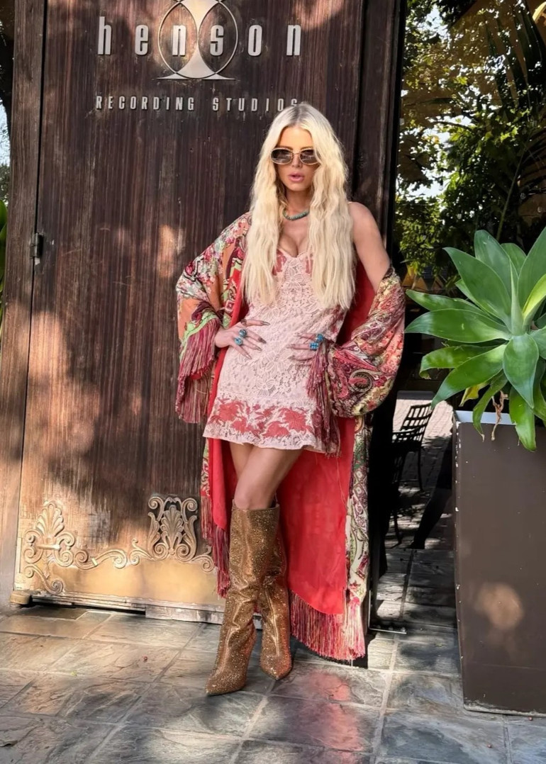 Ayrılık dedikoduları aldı başını gitti… Ünlü çift çocuklarının okuluna bile ayrı ayrı gidiyor… ‘Bu evlilik çoktan bitmiş’