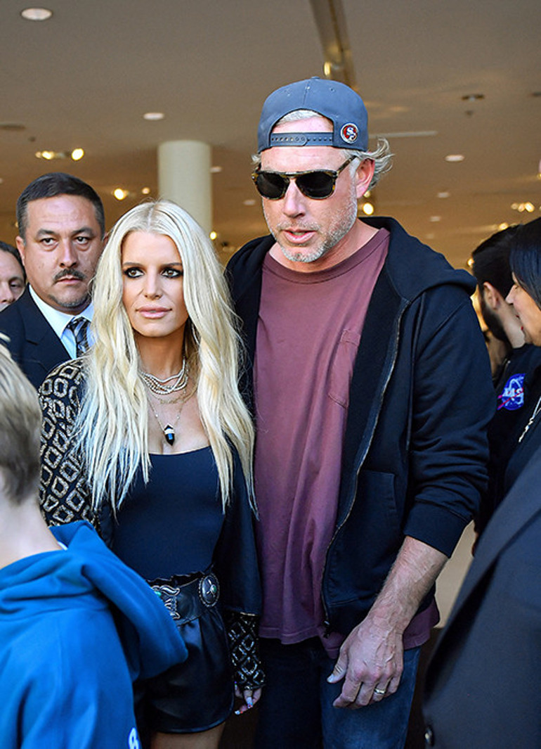 Ayrılık dedikoduları aldı başını gitti… Ünlü çift çocuklarının okuluna bile ayrı ayrı gidiyor… ‘Bu evlilik çoktan bitmiş’