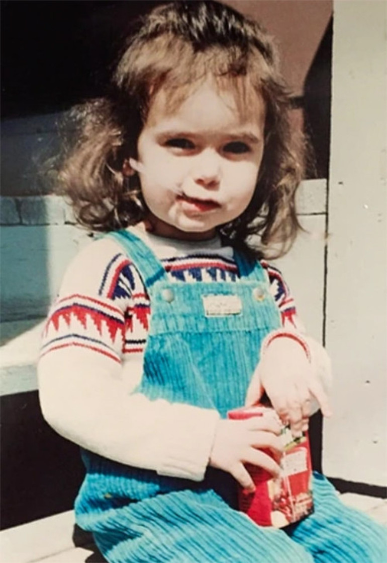 O küçük kız büyüdü artık nişanlı... Gözüm görmez senden başkasını