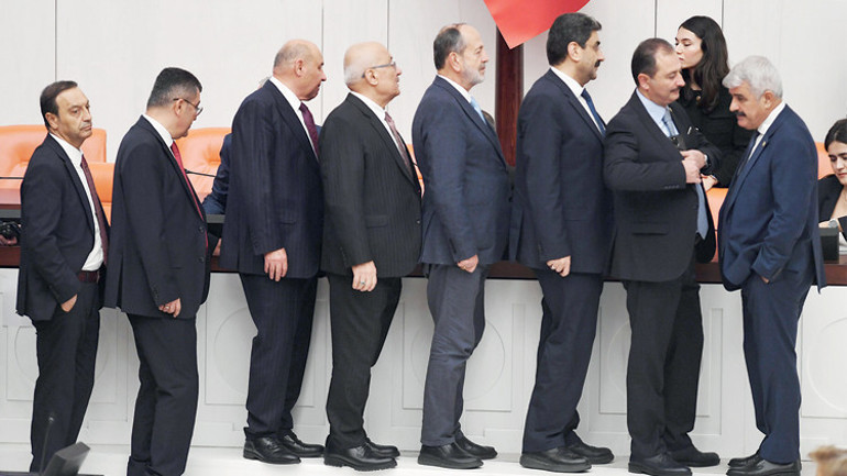 ‘Yeni tip casusluk’ askıya alındı