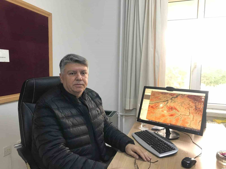 Seyhan Baraj Gölü’nde sular çekildi... Adanalılar adaya yürüdü