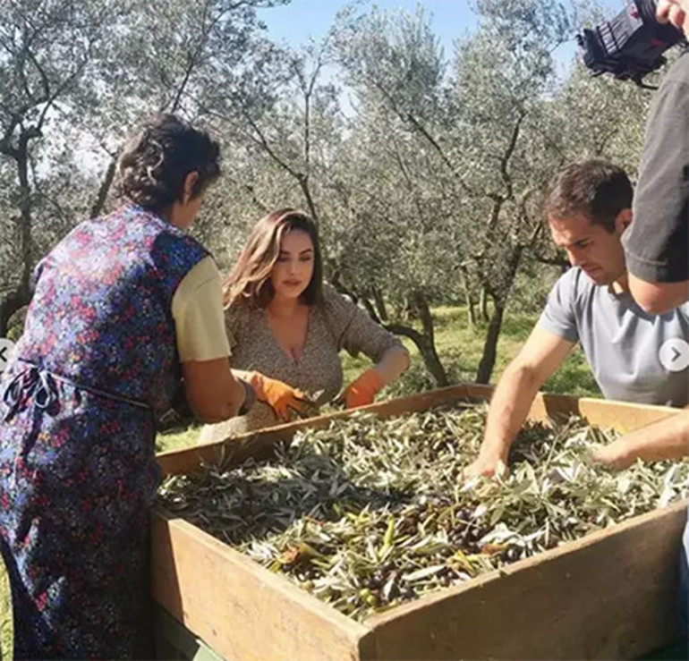 Çiftlik hayatı uğruna evini barkını satmıştı: Kümes temizlemek zor geldi... Bir kâbusun içine düştü