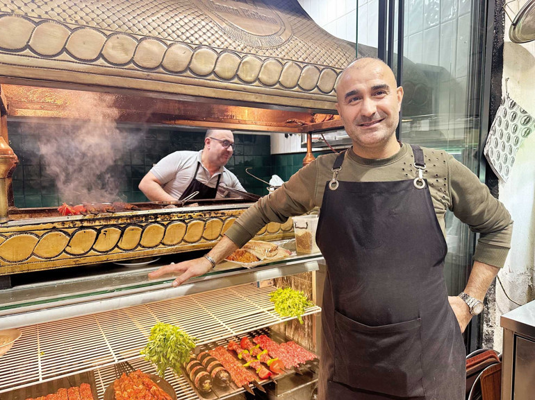 Kapalıçarşıyı onlar doyuruyor
