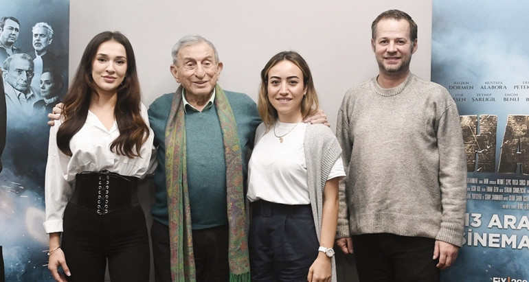Bu filmde her şey ters köşe