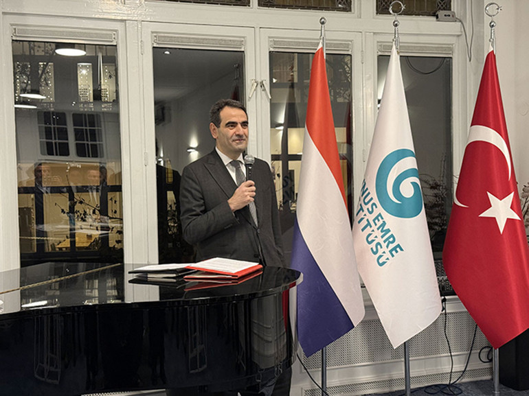 Türk-Hollanda diplomasisinin mirasçısı Testa ailesine tarihi belge takdimi