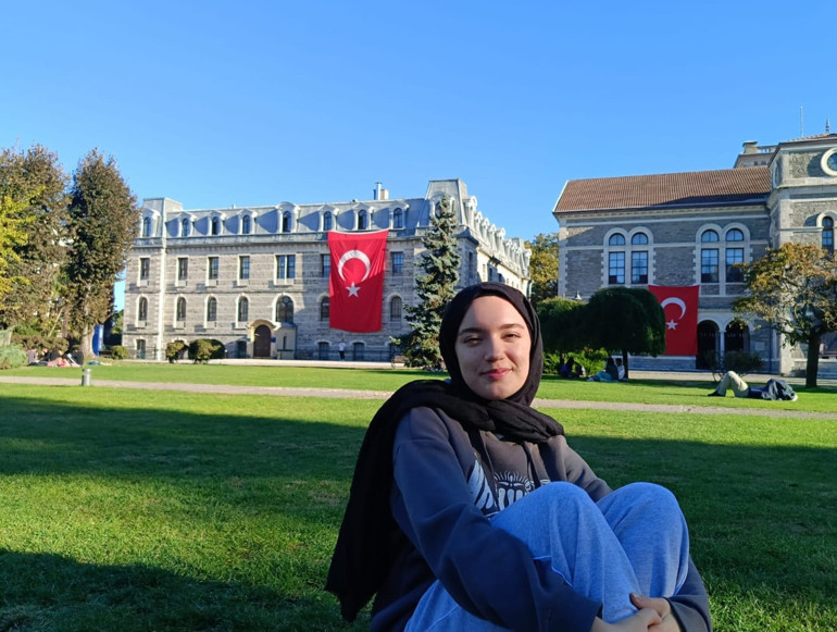 Üniversiteyi ‘kutu oyunu’yla kazandılar