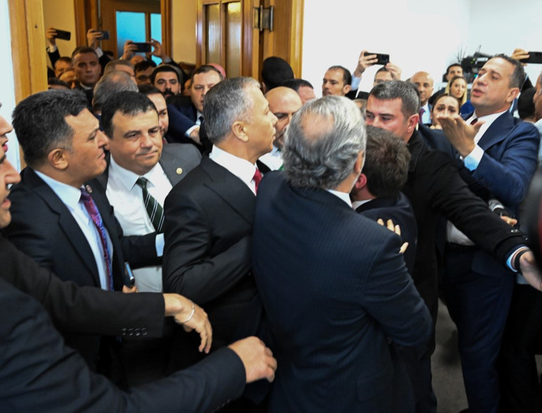 TBMMde İçişleri Bakanlığı bütçe görüşmesinde gerginlik