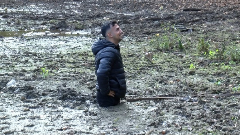 Millet bahçesinde yürürken neye uğradığını şaşırdı... Yardım çağrısını duyanlar müdahale edemedi: Ne yapacağımızı bilemedik