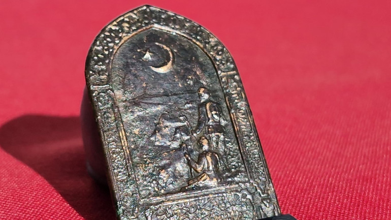 Diyarbakır’da Amida Höyük kazısında, Çanakkale gazisine ait rozet bulundu