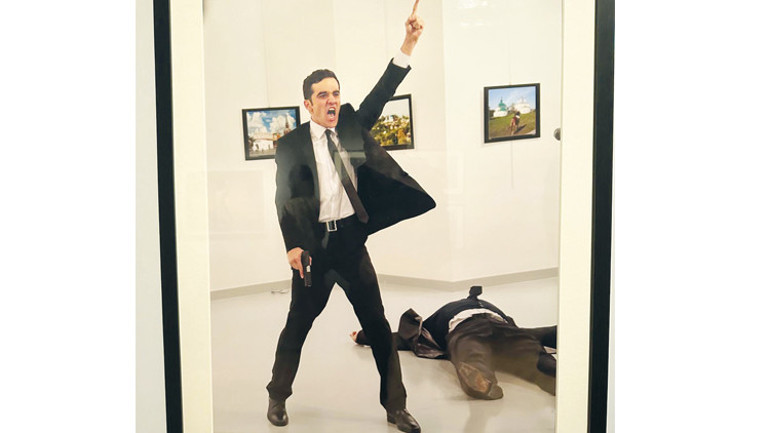 Ankara suikastının fotoğrafı Elton John Koleksiyonunda