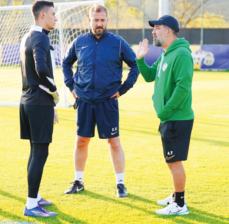 Yeni sevgilisini tanıştırdı