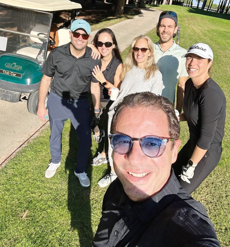 Yeni sevgilisini tanıştırdı