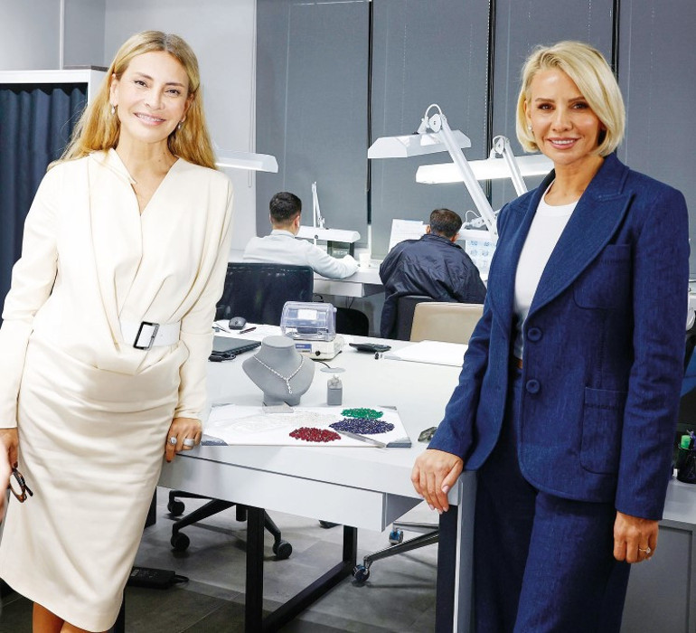 Yeni sevgilisini tanıştırdı