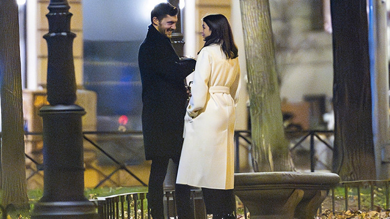 Ünlü oyuncu devlet başkanının oğluyla dudak dudağa yakalandı