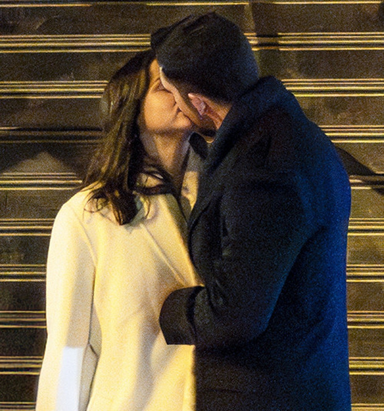 Ünlü oyuncu devlet başkanının oğluyla dudak dudağa yakalandı