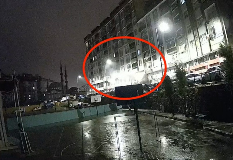 Rizedeki faciada acı detay Heyelandan korkup aldıkları ev oğullarına mezar oldu