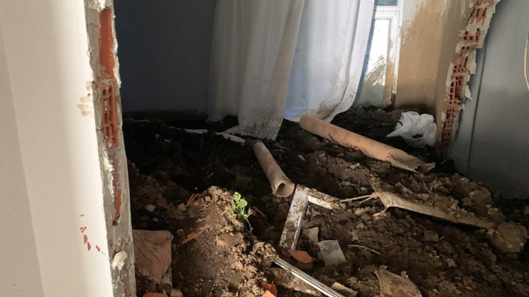 Rizedeki faciada acı detay Heyelandan korkup aldıkları ev oğullarına mezar oldu