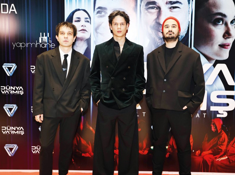 Galaya kıyafeti ile damga vurdu... Bu bir beyazperde filmi