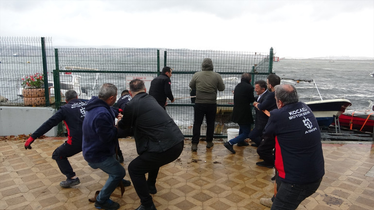 Kar, sağanak, fırtına... Bu illerde yaşayanlar dikkat: Meteorolojiden 44 ile sarı ve turuncu kodlu alarm İstanbulda mevsimin ilk karı düştü