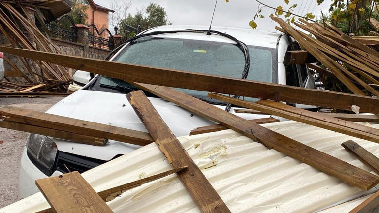 Kar, sağanak, fırtına... Bu illerde yaşayanlar dikkat: Meteorolojiden 44 ile sarı ve turuncu kodlu alarm İstanbulda mevsimin ilk karı düştü