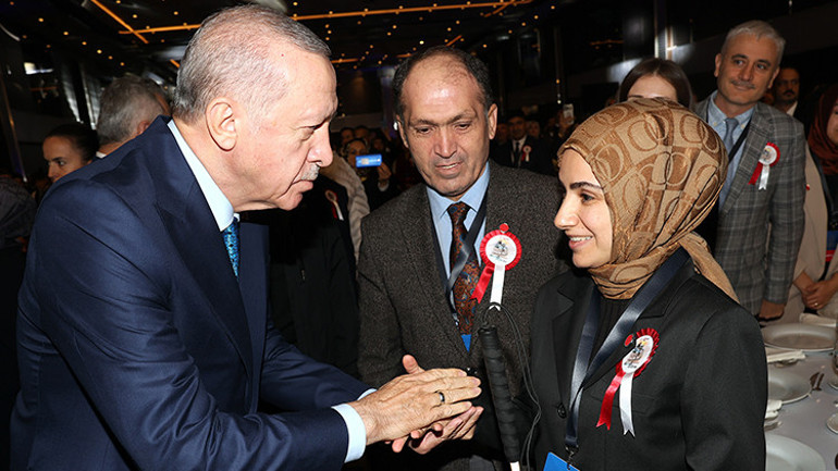 Son dakika: Cumhurbaşkanı Erdoğan düğmeye bastı... 20 bin öğretmen ataması yapıldı: Türkiye Yüzyılı Maarif Modeli vurgusu