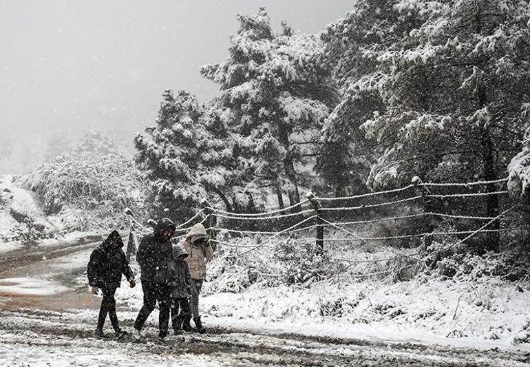KAR YAĞIŞI İSTANBULA GİRİŞ YAPTI | Meteoroloji son dakika hava durumu tahminleri il il yayınlandı Bugün (24 Kasım) hava nasıl olacak Hafta sonu kar yağacak mı