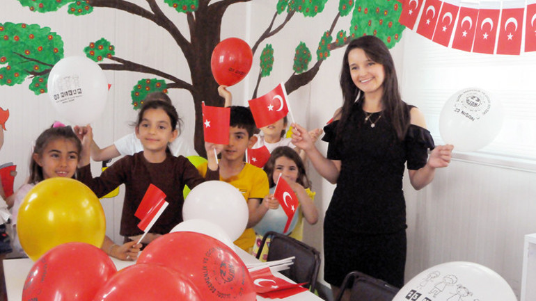 Çadırdan çadıra  uçan bir çalıkuşu... Tüm öğretmenlerimizin günü kutlu olsun