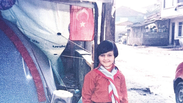 Çadırdan çadıra  uçan bir çalıkuşu... Tüm öğretmenlerimizin günü kutlu olsun