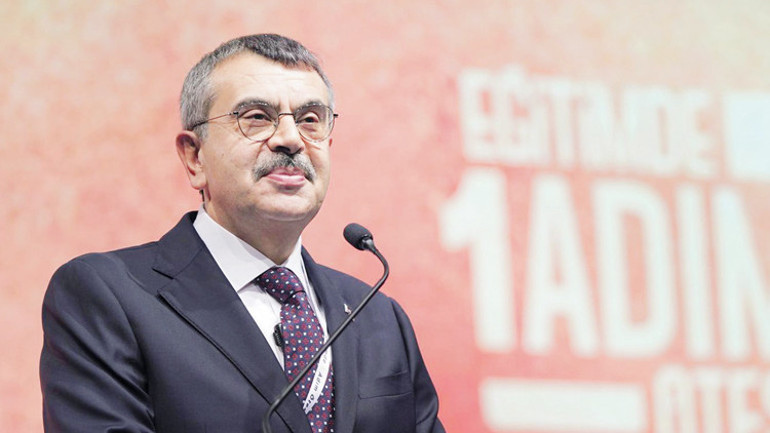 NUN Okulları’nda konuşan Bakan Tekin’den dijital çağ uyarısı