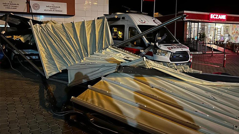 Beklenen kar yağışı başladı: Birçok il beyaza büründü... Anadolu Otoyolunda trafik durdu