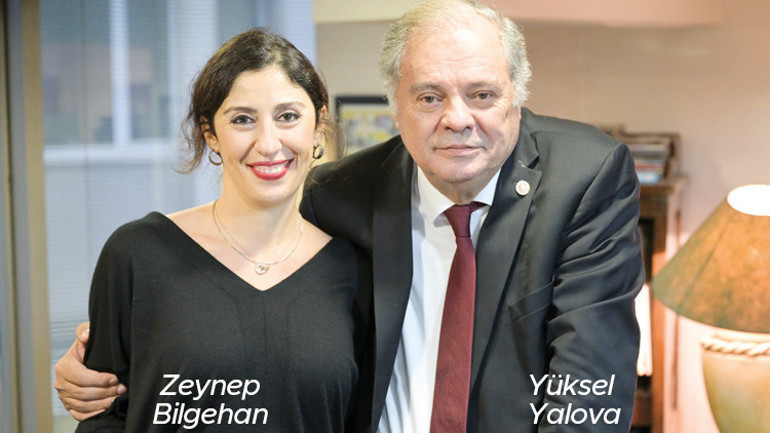 Siyasetin prensi sahnelere geri döndü... Eski Devlet Bakanı Yüksel Yalova, 45 yıl sonra yeniden tiyatroda