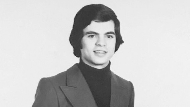 Siyasetin prensi sahnelere geri döndü... Eski Devlet Bakanı Yüksel Yalova, 45 yıl sonra yeniden tiyatroda