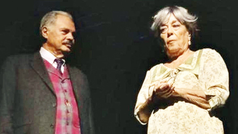 Siyasetin prensi sahnelere geri döndü... Eski Devlet Bakanı Yüksel Yalova, 45 yıl sonra yeniden tiyatroda