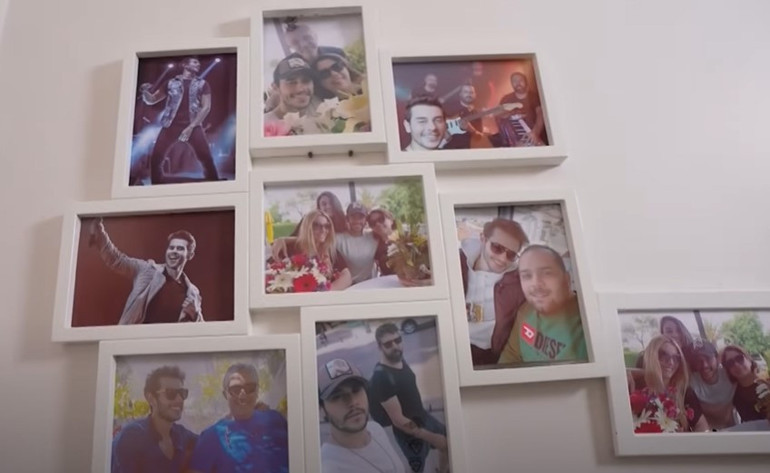 Ünlü türkücü iki ayrı evde yaşıyor Mardinde tarih kokan konak...