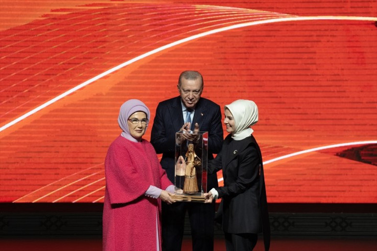 Cumhurbaşkanı Erdoğan: Sözleşme değil kanun yaşatır