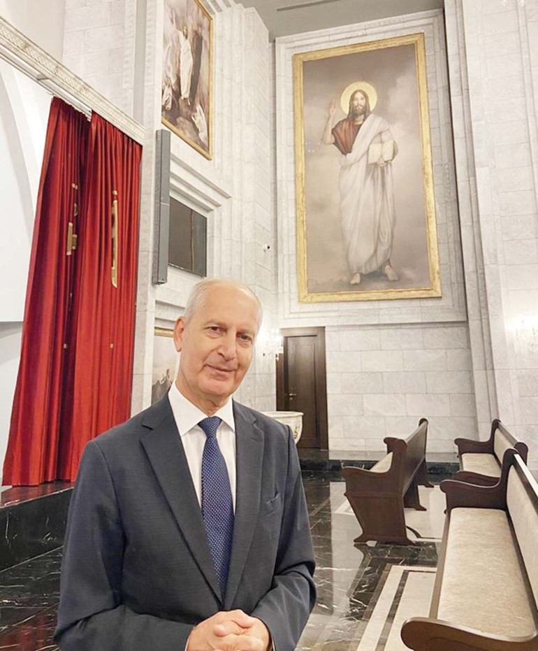 Kilisede yoga büyük tepki çekti