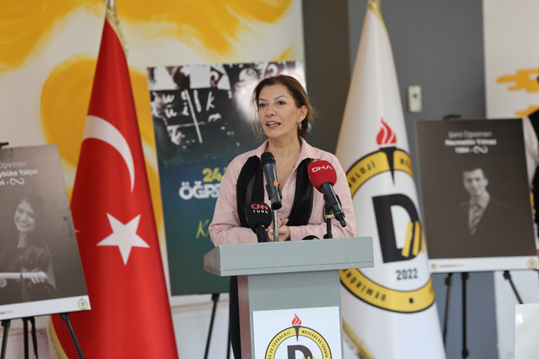 Demirören Medya Lisesi’nden unutulmaz Öğretmenler Günü etkinliği