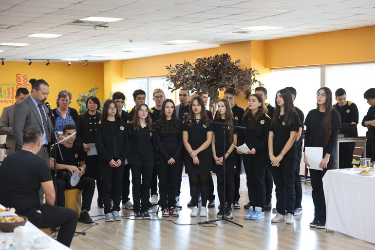Demirören Medya Lisesi’nden unutulmaz Öğretmenler Günü etkinliği